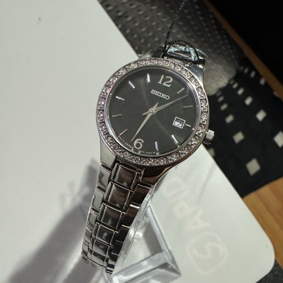 Seiko SUR785 Women's Silver Black Dial Swarovski Crystals Bezel Dress Watch - Picture 3 of 12